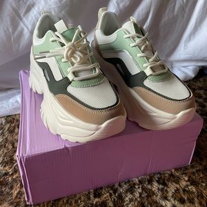 Brand New Berness Hanna. Platform Sneakers.